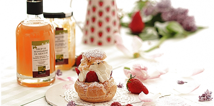 Petits choux chantilly à la mandarine de Menton, fraises et framboises